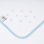 Quadrato Neonato in Puro Cotone Ricamato - bianco celeste - ricamo