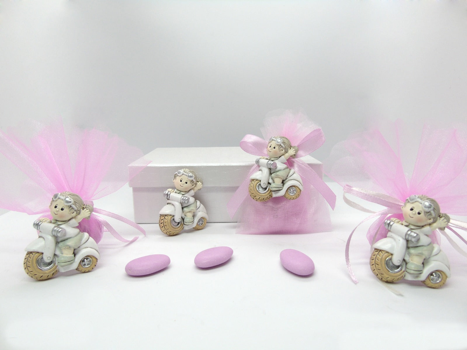 BOMBONIERA NASCITA BATTESIMO MAGNETE MOD. BIMBA IN MACCHINA