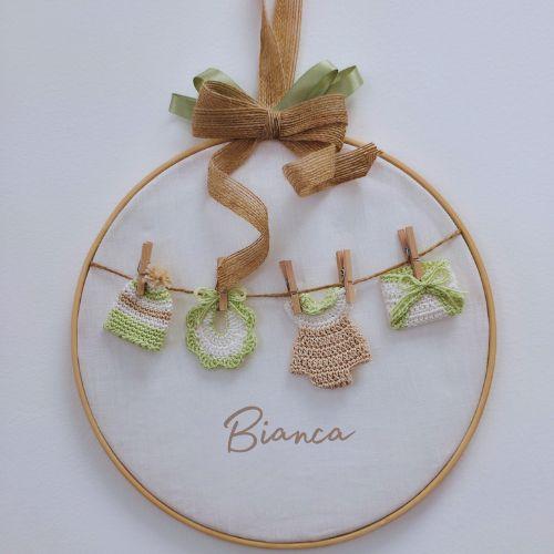 Fiocco Nascita Personalizzato con Mini Abitini all'Uncinetto - Realizzato a Mano