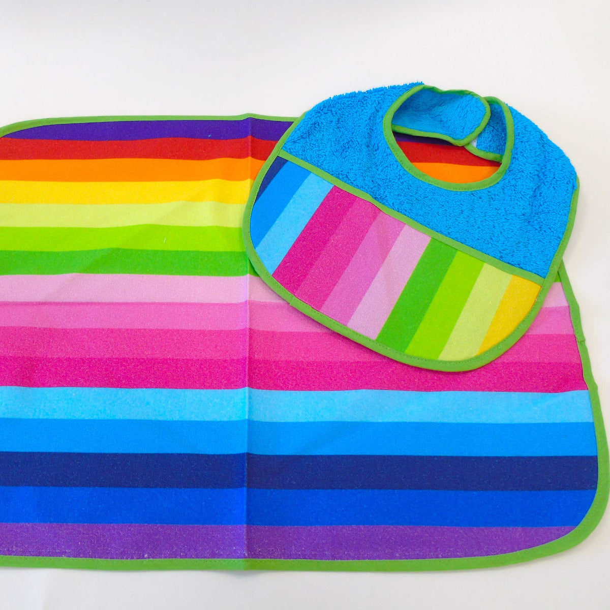 SET ASILO TOVAGLIETTA + BAVETTA PERSONALIZZABILE CON NOME - ARCOBALENO